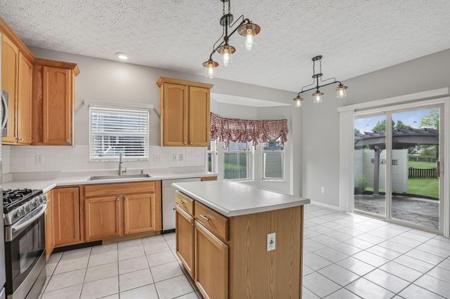 676 Theron Court, Pickerington, OH 43147