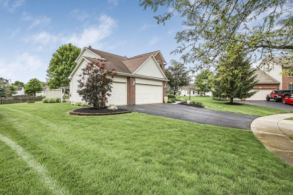 676 Theron Court, Pickerington, OH 43147