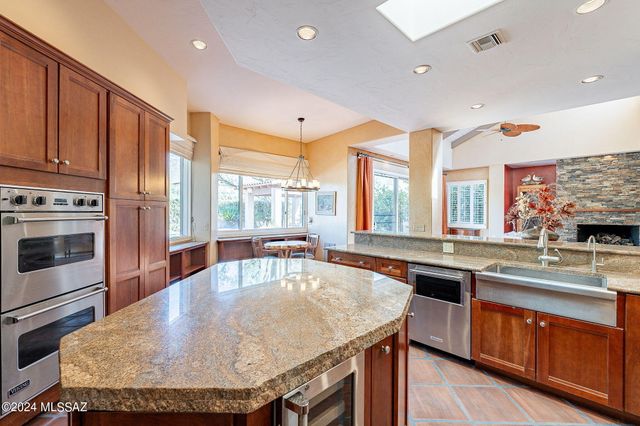 7231 E Desert Moon Loop, Tucson, AZ 85750