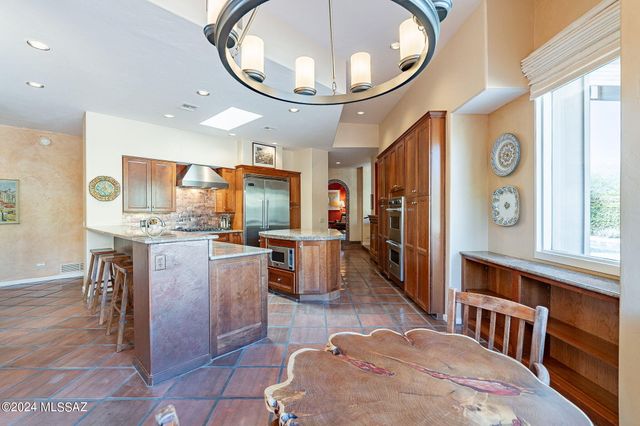 7231 E Desert Moon Loop, Tucson, AZ 85750