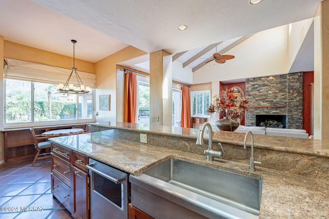 7231 E Desert Moon Loop, Tucson, AZ 85750