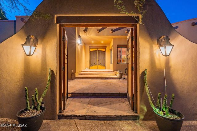 7231 E Desert Moon Loop, Tucson, AZ 85750