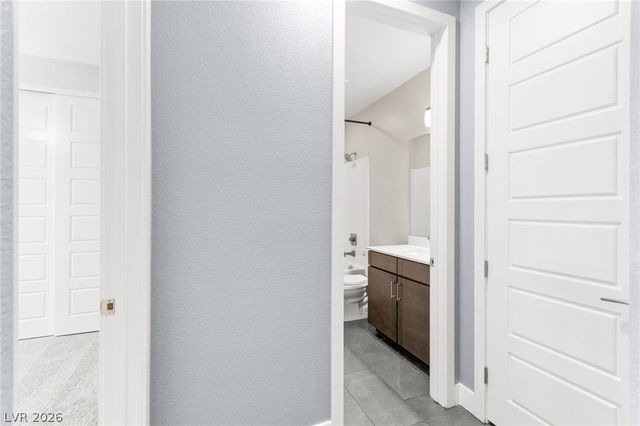 9675 Skye Cliff Avenue, Las Vegas, NV 89166