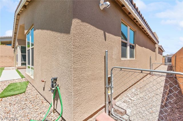 9675 Skye Cliff Avenue, Las Vegas, NV 89166