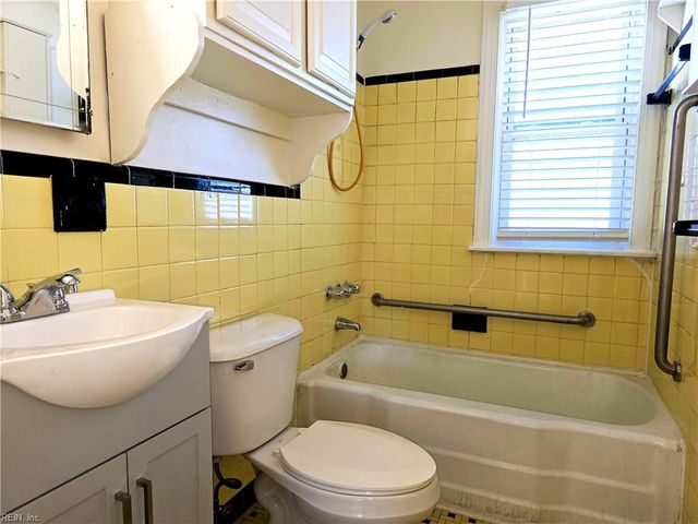 2012 E Ocean View Ave Apt 3, Norfolk, VA 23503