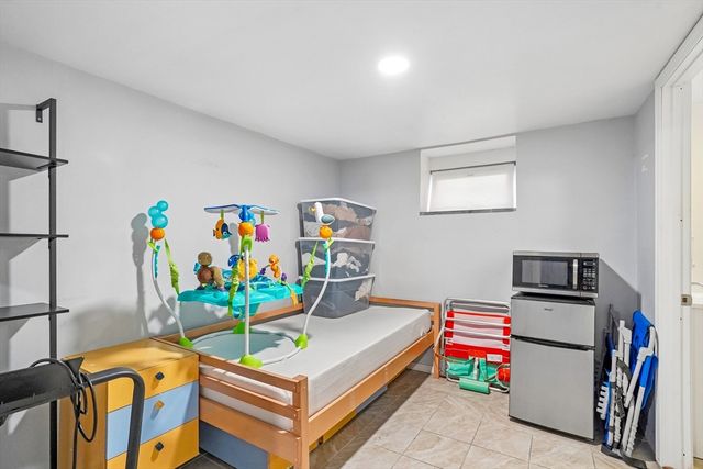 29 Harvey St, Everett, MA 02149