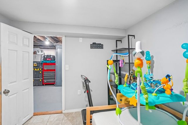 29 Harvey St, Everett, MA 02149