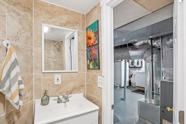 29 Harvey St, Everett, MA 02149