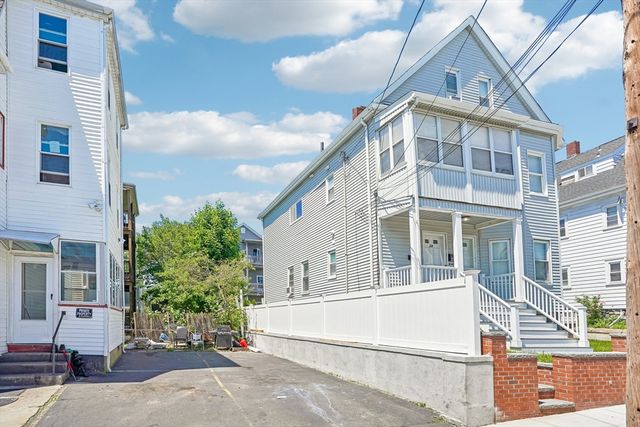 29 Harvey St, Everett, MA 02149
