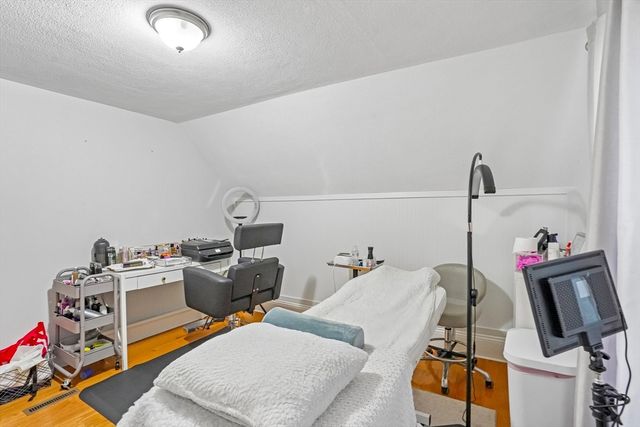 29 Harvey St, Everett, MA 02149
