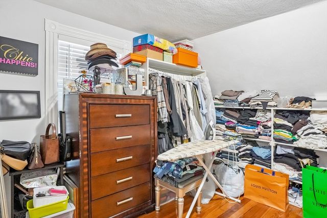 29 Harvey St, Everett, MA 02149