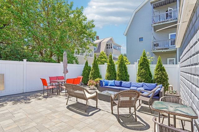 29 Harvey St, Everett, MA 02149