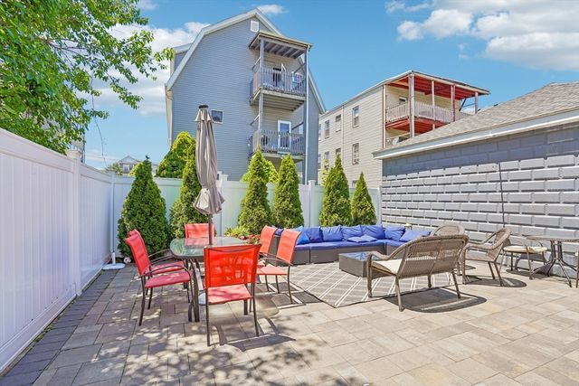 29 Harvey St, Everett, MA 02149