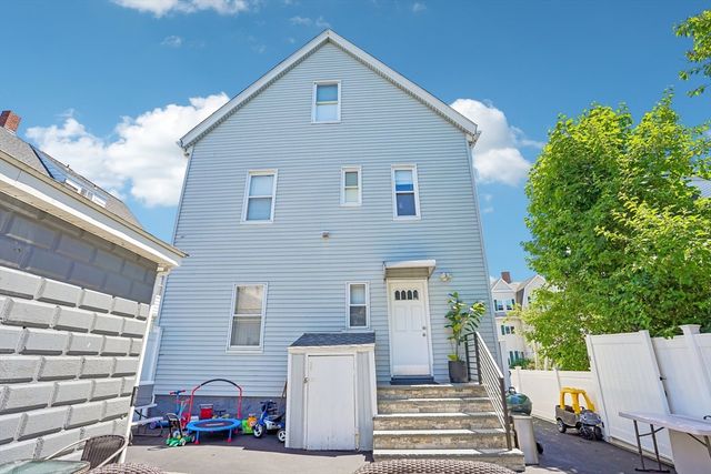 29 Harvey St, Everett, MA 02149