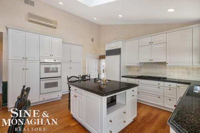 286 Grosse Pointe Boulevard, Grosse Pointe Farms, MI 48236