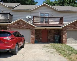 826 W Peachtree Drive, Fayetteville, AR 72703