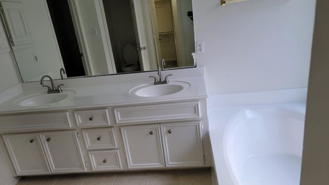 2514 Creek Bluff Lane, Missouri City, TX 77459