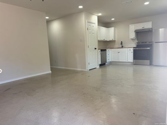 476 VALLEY VIEW ST, Canyon Lake, TX 78133