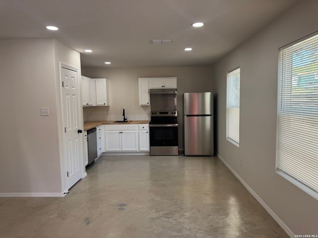 476 VALLEY VIEW ST, Canyon Lake, TX 78133