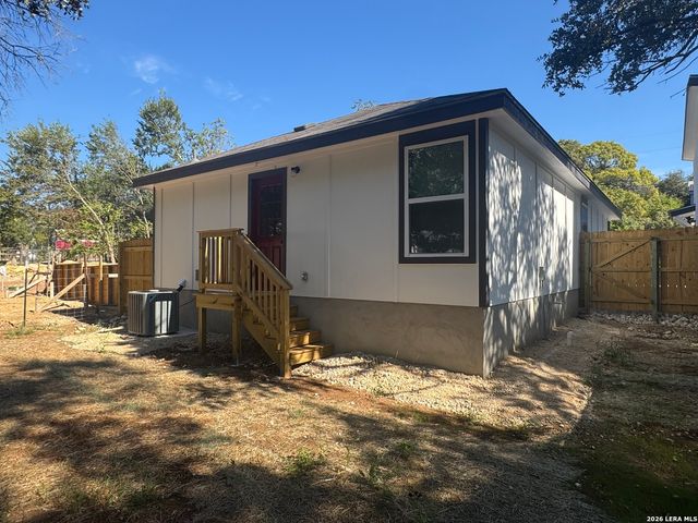 476 VALLEY VIEW ST, Canyon Lake, TX 78133