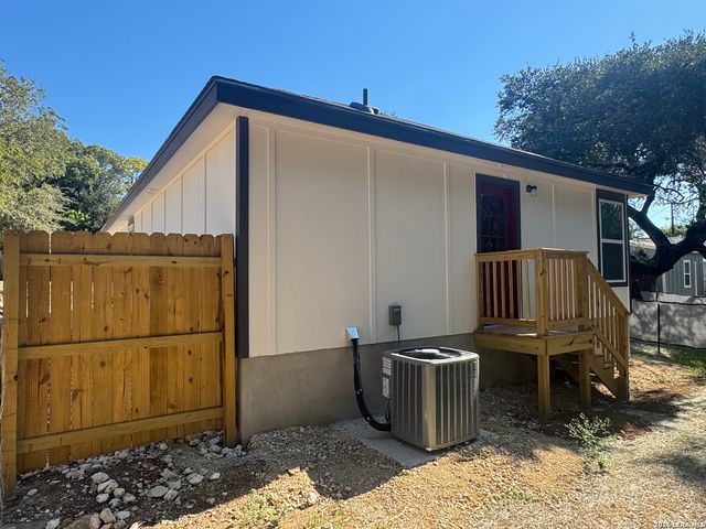 476 VALLEY VIEW ST, Canyon Lake, TX 78133