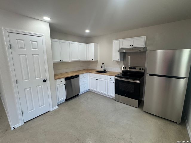 476 VALLEY VIEW ST, Canyon Lake, TX 78133
