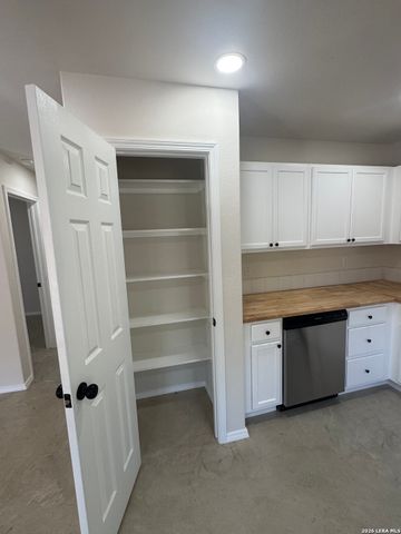 476 VALLEY VIEW ST, Canyon Lake, TX 78133