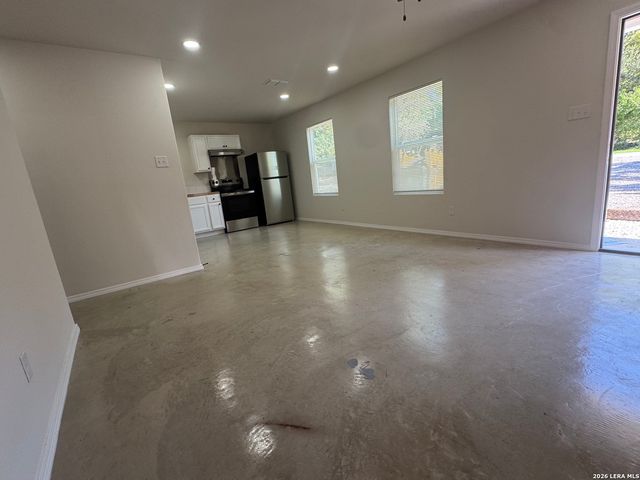 476 VALLEY VIEW ST, Canyon Lake, TX 78133