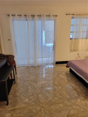 20337 NE 2nd Avenue, Miami, FL 33179