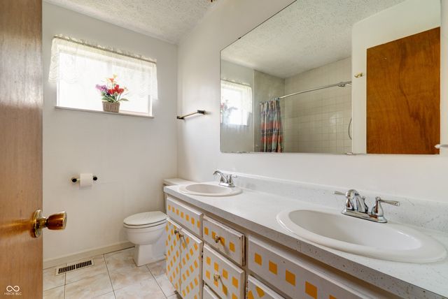 5425 Gambel Road, Indianapolis, IN 46221