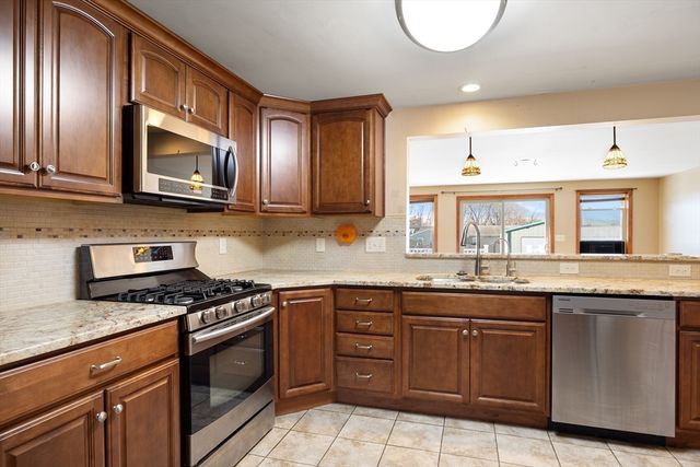 5 Helm St, South Hadley, MA 01075