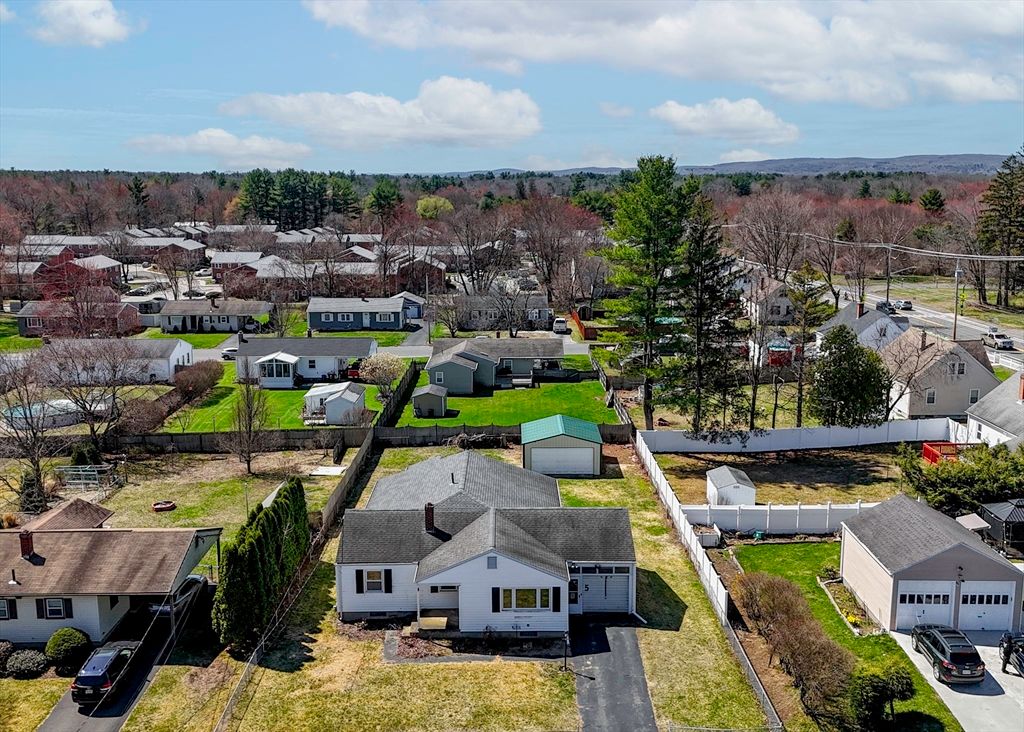 5 Helm St, South Hadley, MA 01075