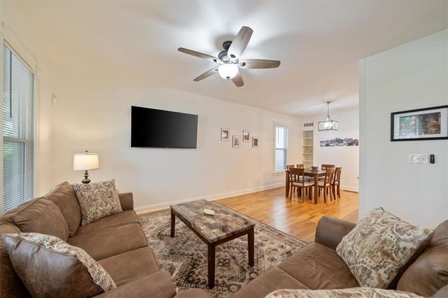 3921 Central Street, Kansas City, MO 64111