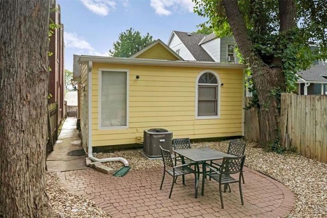 3921 Central Street, Kansas City, MO 64111