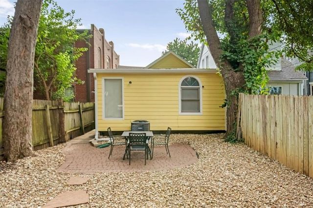 3921 Central Street, Kansas City, MO 64111