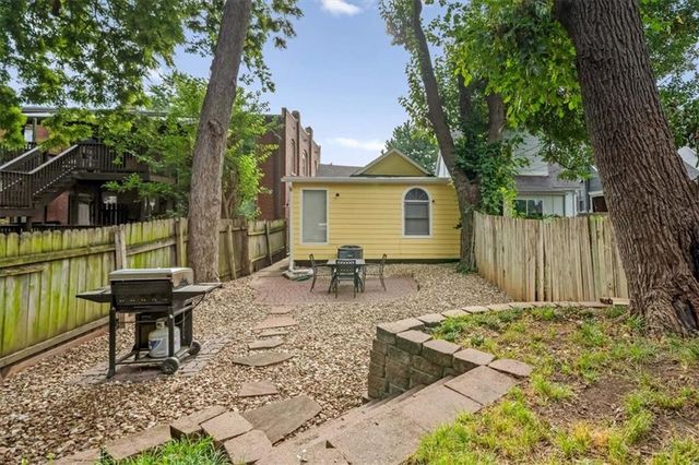 3921 Central Street, Kansas City, MO 64111