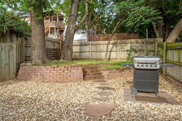 3921 Central Street, Kansas City, MO 64111