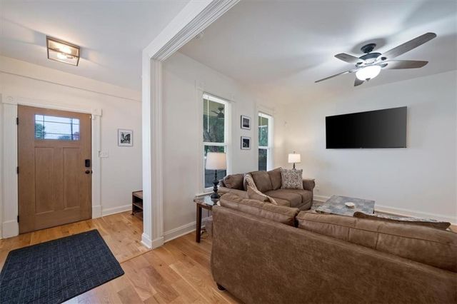 3921 Central Street, Kansas City, MO 64111