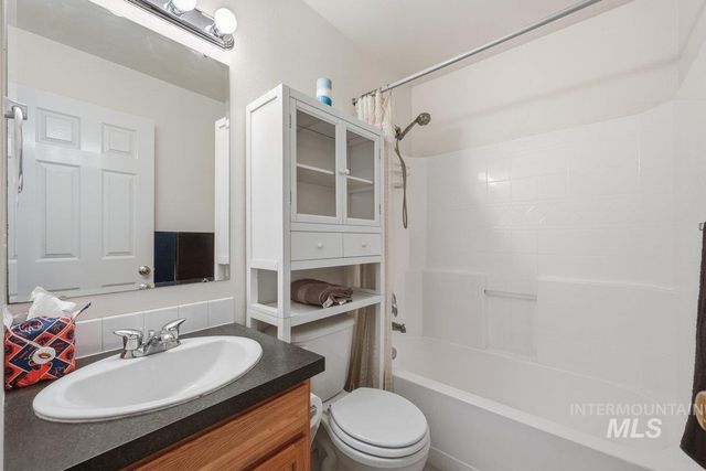 1824 W Havenwood Ave, Nampa, ID 83651