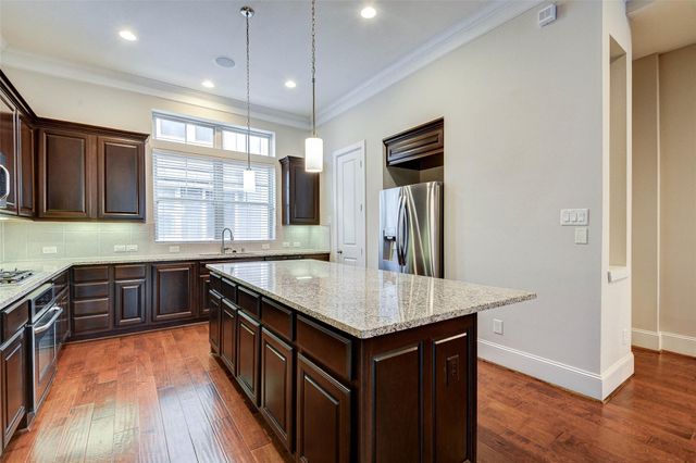 720 N Shepherd Drive, Houston, TX 77007