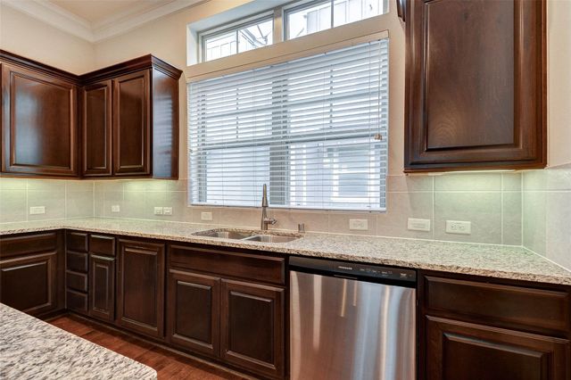 720 N Shepherd Drive, Houston, TX 77007