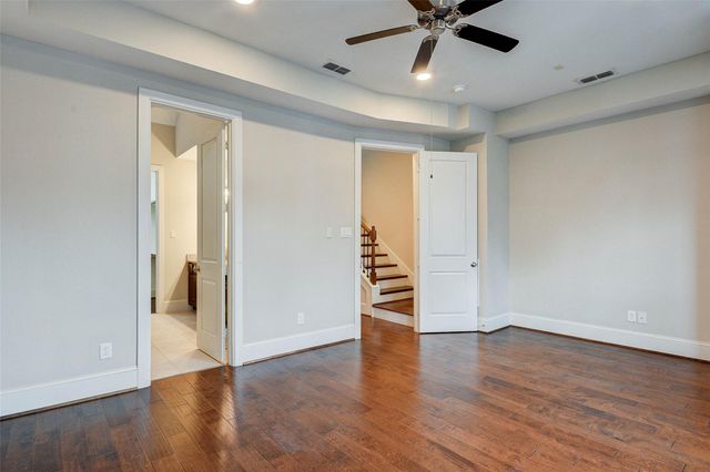 720 N Shepherd Drive, Houston, TX 77007