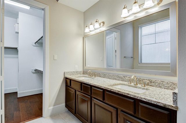 720 N Shepherd Drive, Houston, TX 77007