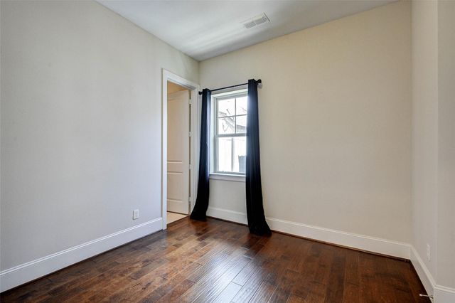 720 N Shepherd Drive, Houston, TX 77007