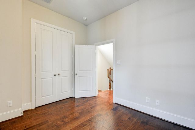 720 N Shepherd Drive, Houston, TX 77007