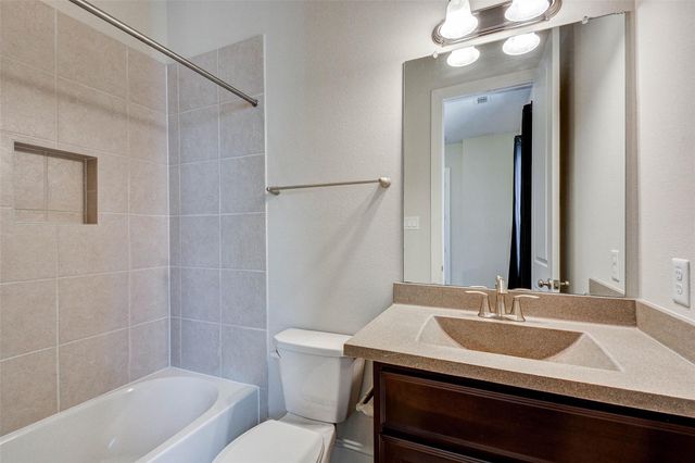 720 N Shepherd Drive, Houston, TX 77007