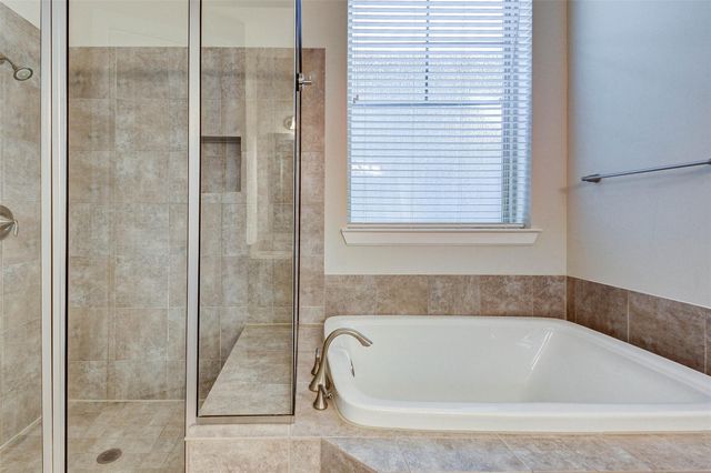 720 N Shepherd Drive, Houston, TX 77007