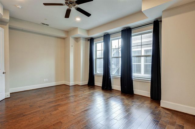 720 N Shepherd Drive, Houston, TX 77007