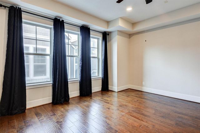 720 N Shepherd Drive, Houston, TX 77007