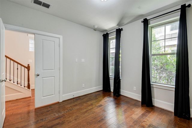 720 N Shepherd Drive, Houston, TX 77007